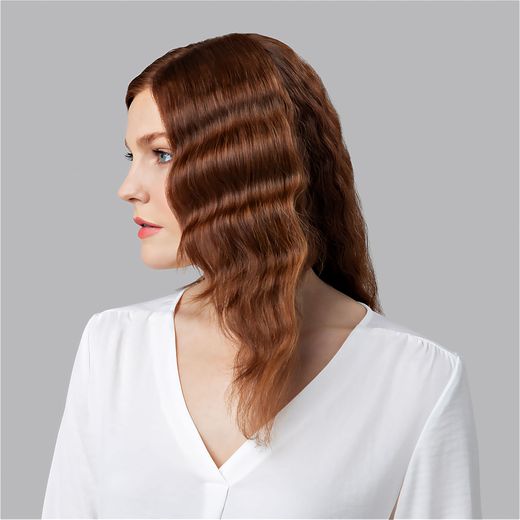Remington CI91AW Curling Wand Cream - Women with curled hair shot